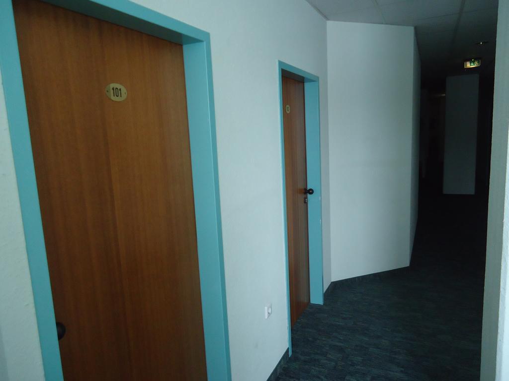 Enjoyhotel Garni Korntal Stuttgart B&B Parkplatz Sprinter Exterior photo